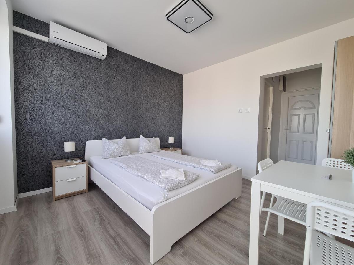 שיופוק Surman Apartmanok מראה חיצוני תמונה
