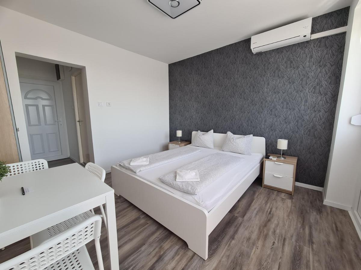 שיופוק Surman Apartmanok מראה חיצוני תמונה