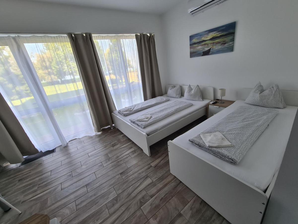 שיופוק Surman Apartmanok מראה חיצוני תמונה