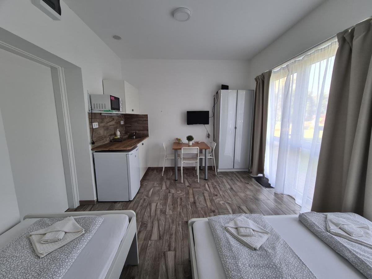 שיופוק Surman Apartmanok מראה חיצוני תמונה