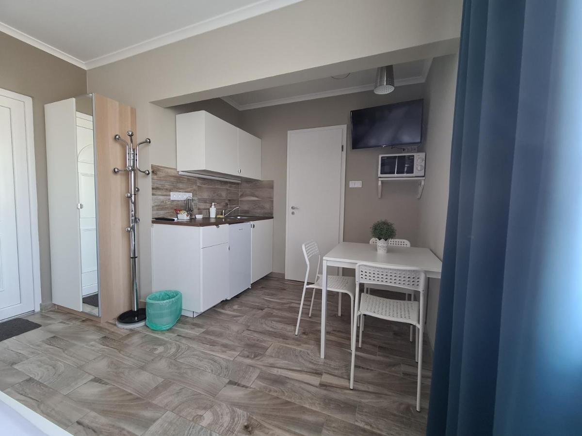 שיופוק Surman Apartmanok מראה חיצוני תמונה