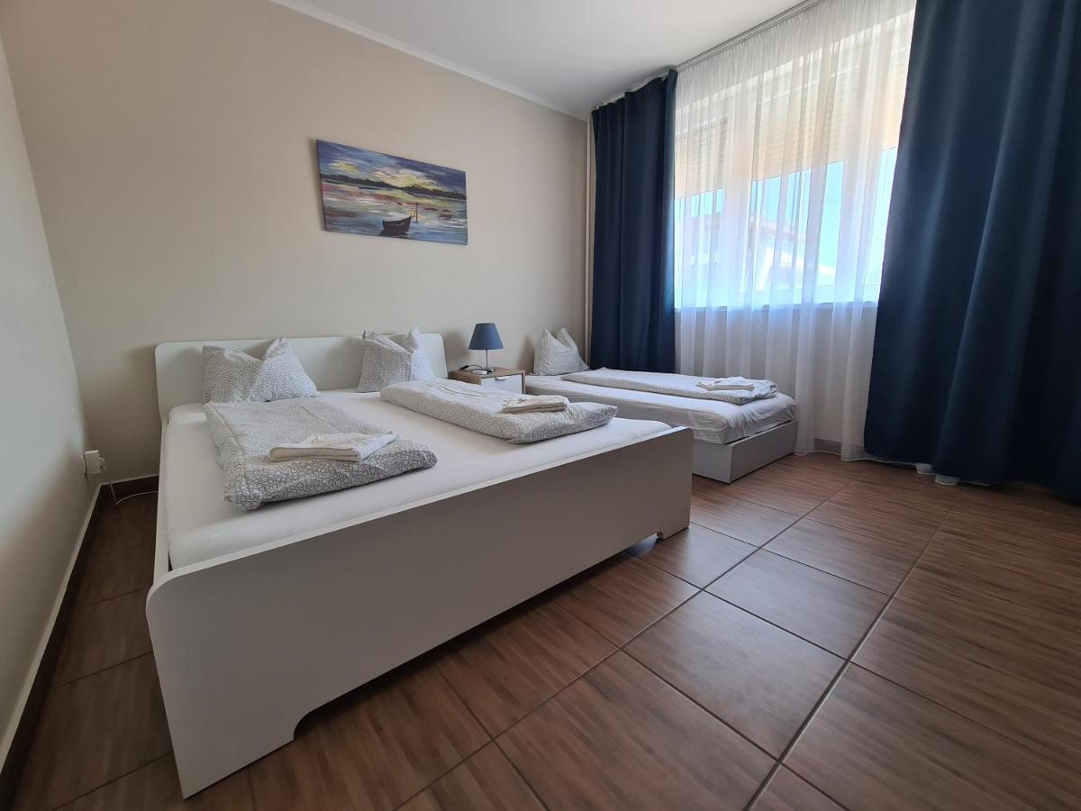 שיופוק Surman Apartmanok מראה חיצוני תמונה