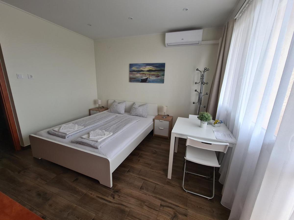 שיופוק Surman Apartmanok מראה חיצוני תמונה