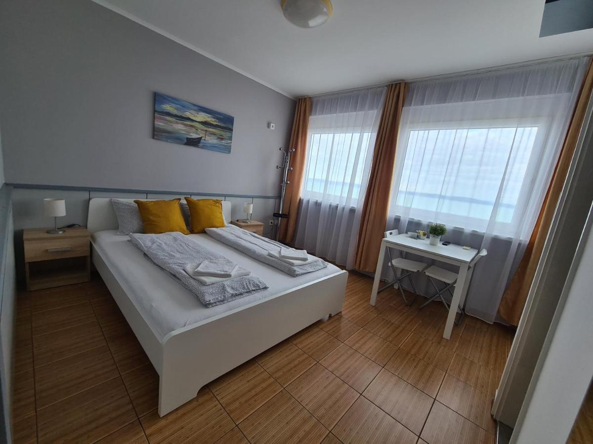 שיופוק Surman Apartmanok מראה חיצוני תמונה