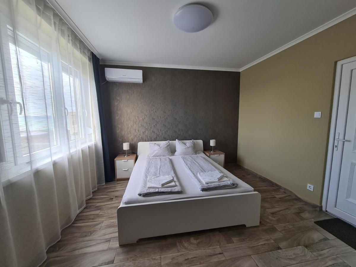 שיופוק Surman Apartmanok מראה חיצוני תמונה