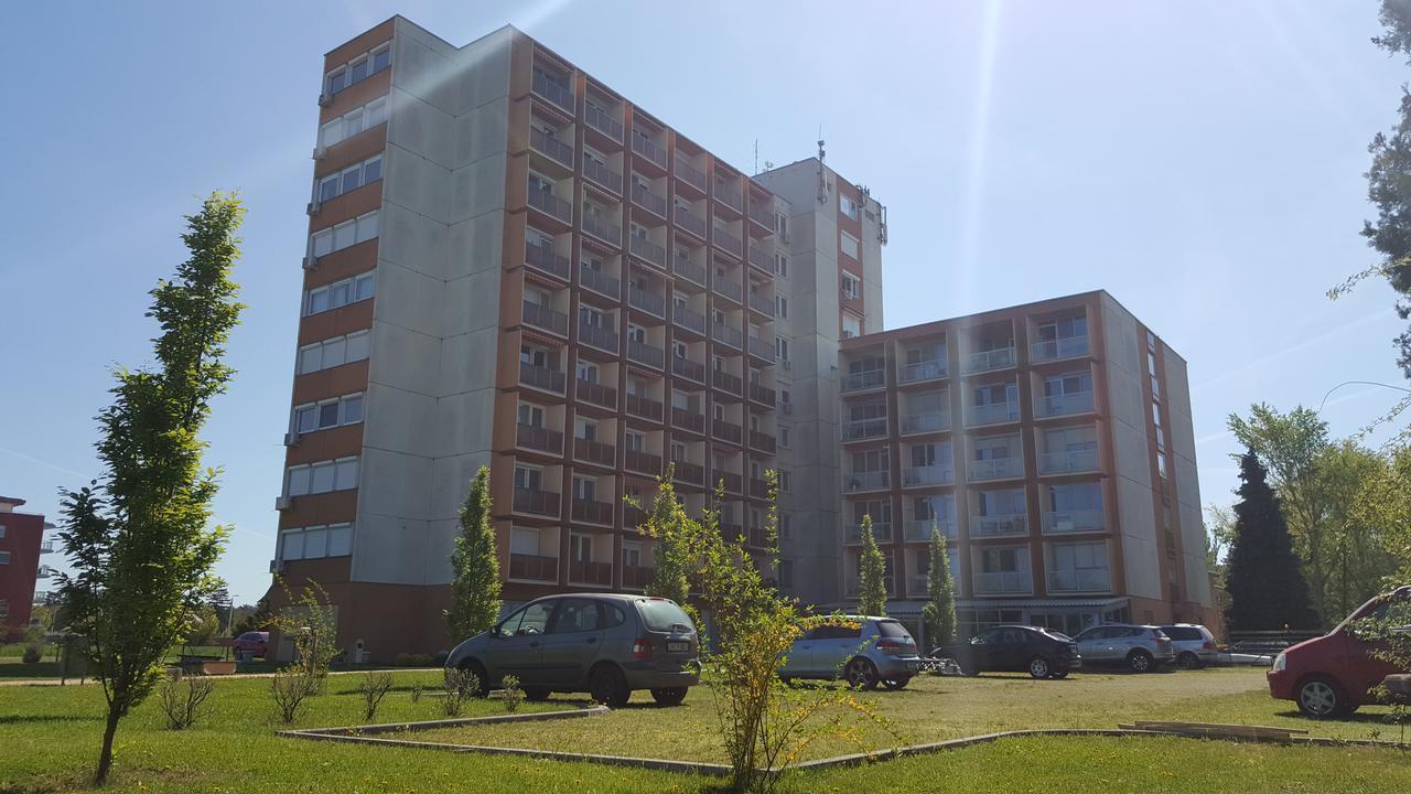 שיופוק Surman Apartmanok מראה חיצוני תמונה