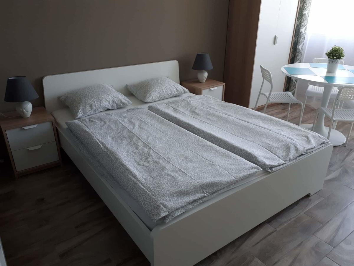 שיופוק Surman Apartmanok מראה חיצוני תמונה