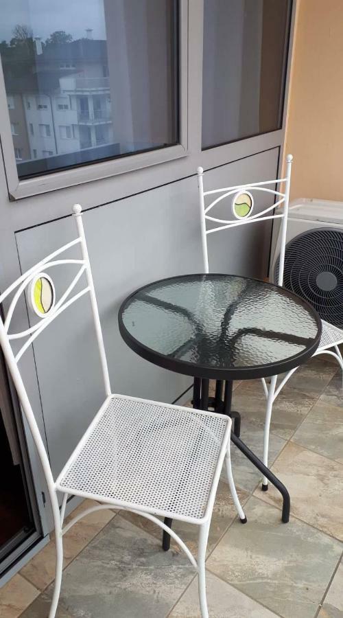 שיופוק Surman Apartmanok מראה חיצוני תמונה